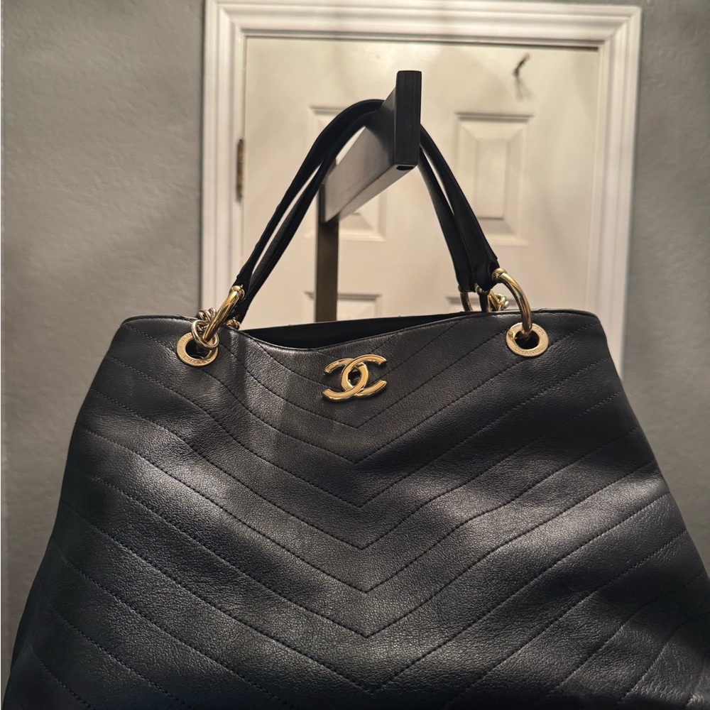 Chanel Black Chevron Quilted Shoulder Bag